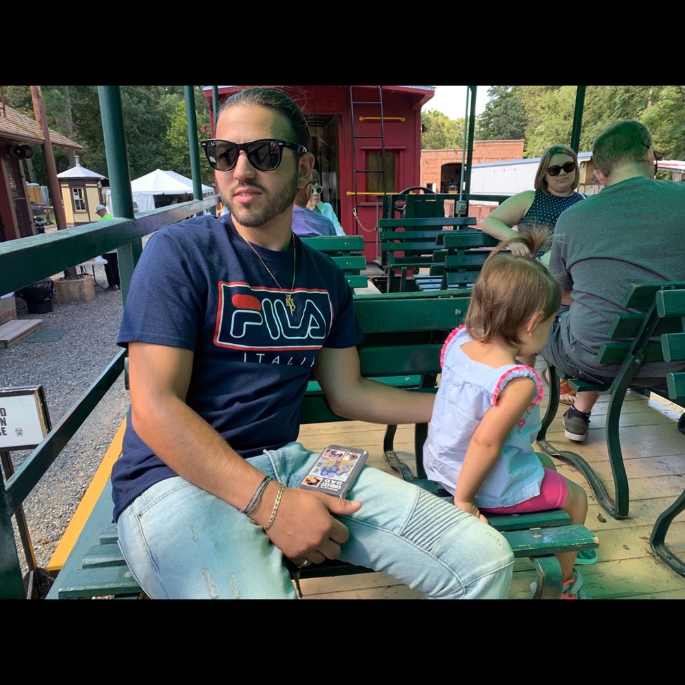 Meet your Posher, Dominic